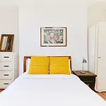 The Walterton Sanctuary - Bright 3 Bed Flat