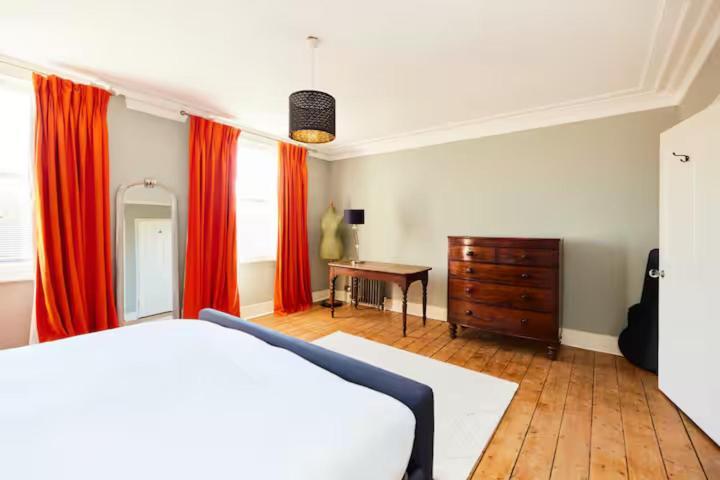 Appartamento The Walterton Sanctuary - Bright 3 Bed Flat Londra