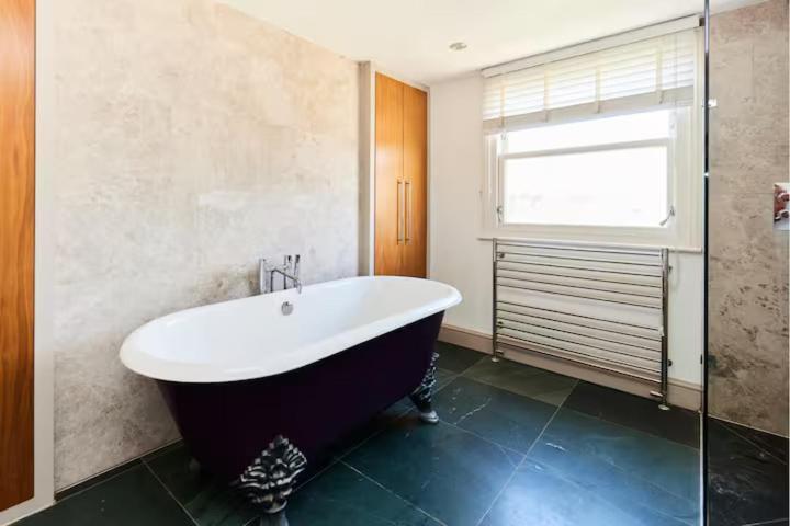 The Walterton Sanctuary - Bright 3 Bed Flat *