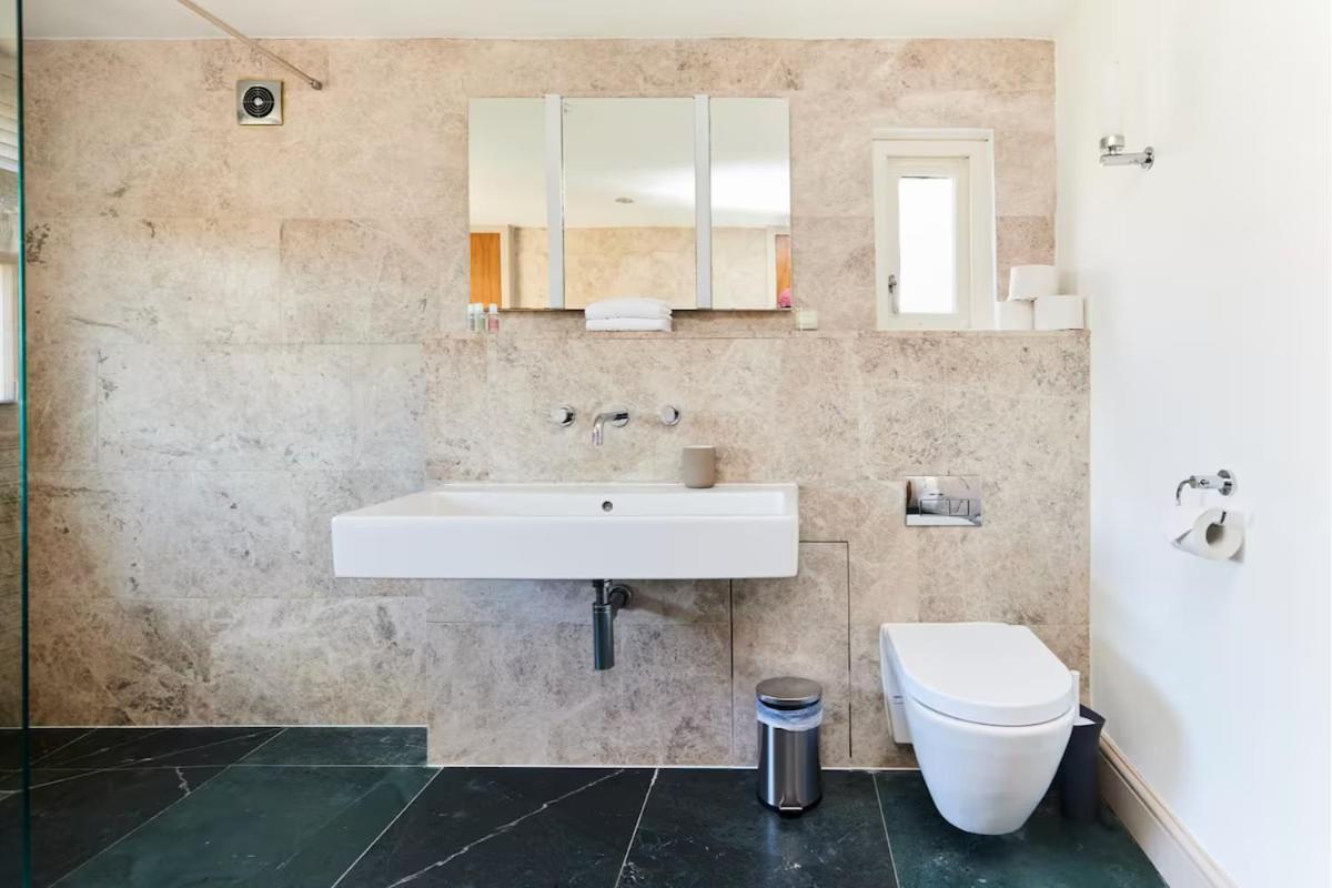 The Walterton Sanctuary - Bright 3 Bed Flat * Londra